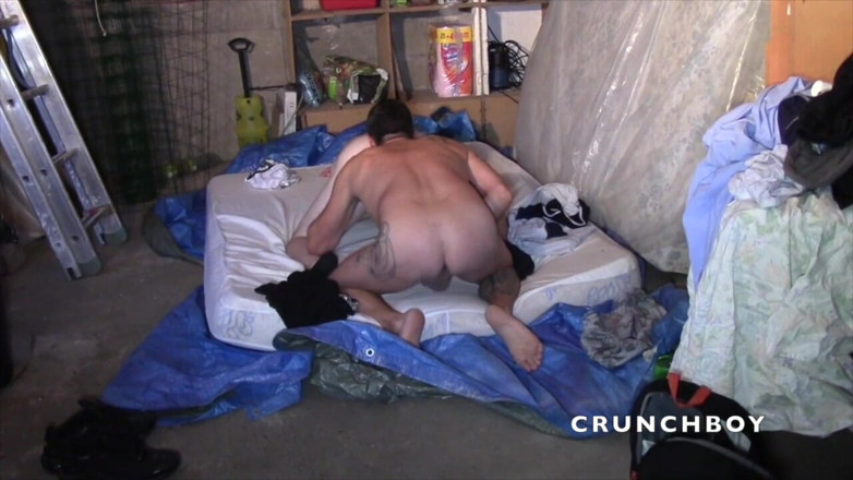 Gaybareback: Leo disetubuhi mentah-mentah oleh tuan ayah seksi