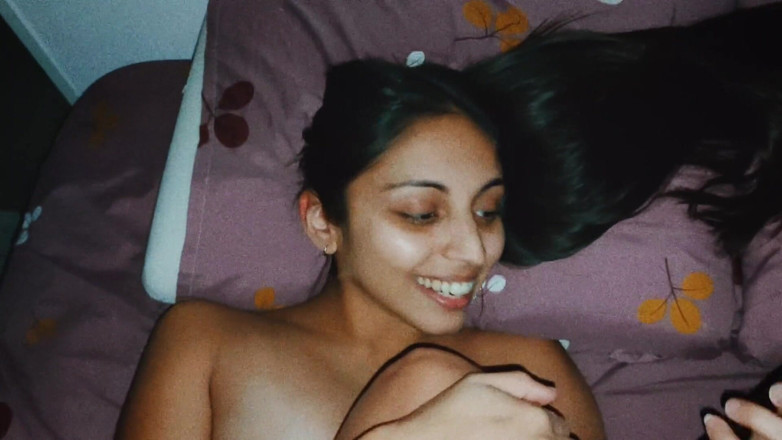 Tunenitovergon: Pov - aku tinggal sendirian dengan pacar temanku dan hal-hal terjadi.