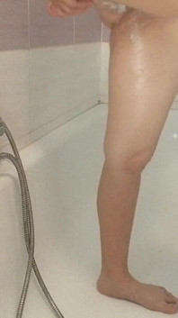 Sexy esposa se afeita el pelo del coño
