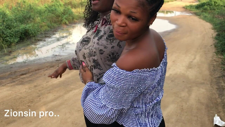 Zion: Amante Lesbiana Africana Juega Al Aire Libre