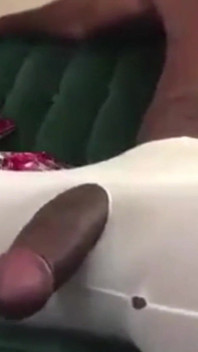 Je fais rebondir ma grosse bite noire taquine la demande d'un fan