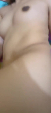 Ma copine s’exhibe vraiment et me demande de la baiser.