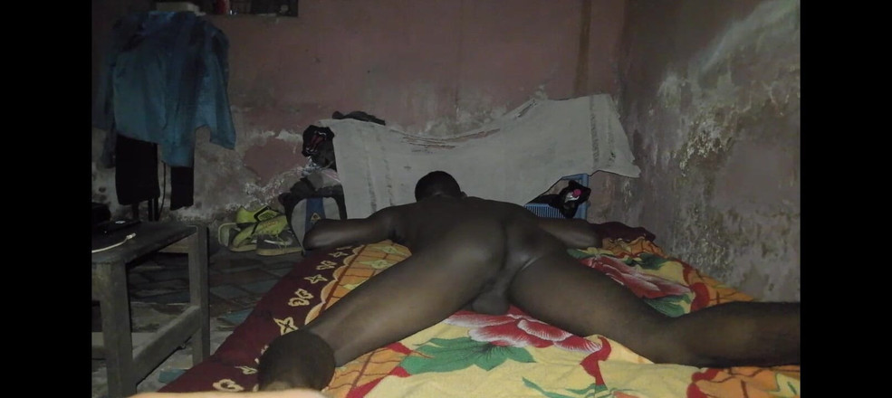 Masturbator emmy: Bobby Johnson, tipul negru african este din nou pe el