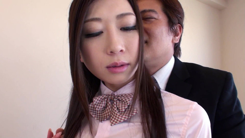 Asian porn collection: Futai necenzurat cu ejaculare înăuntru pentru chelnerița japoneză de către client...