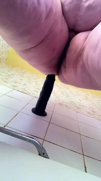 Bbwbootyful neukt dildo van 30 cm mijn poesje druipend nat