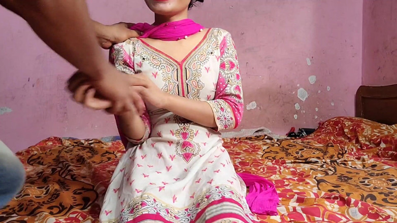 Your kavita bhabhi: Desi Bhabhi buitenshuis Baiti Thi Tabhi Diya geneukt door haar...