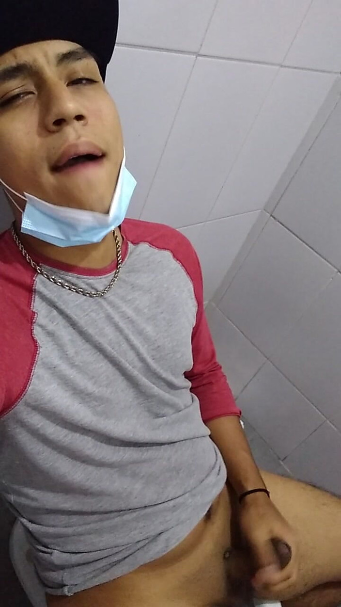 AlexAlejandro13: Entrando no banheiro