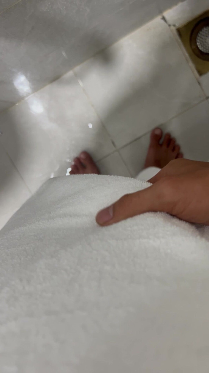 Quan Vietnam 18: Mladý muž utekl do koupelny, aby si ulevil.