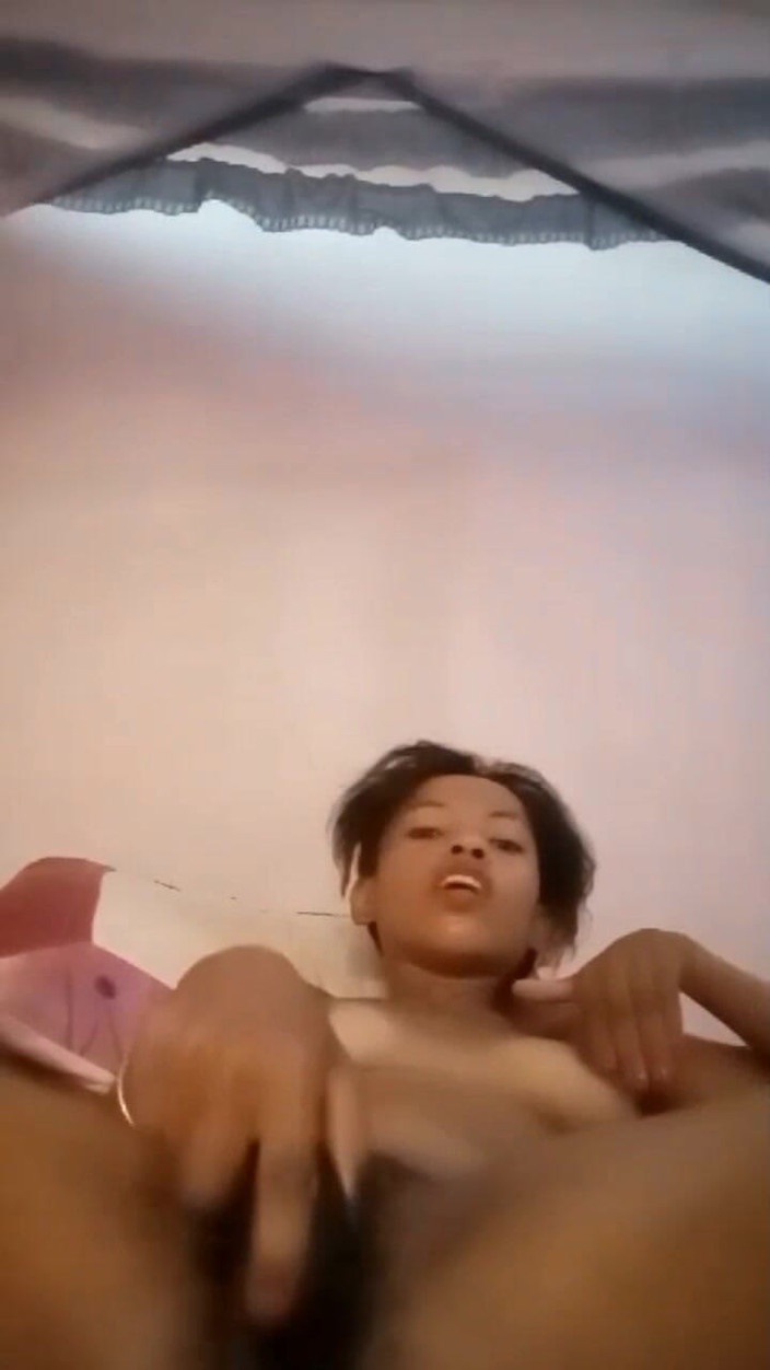 Kakazo shop: Goyangan seksi temanku yang lagi sange