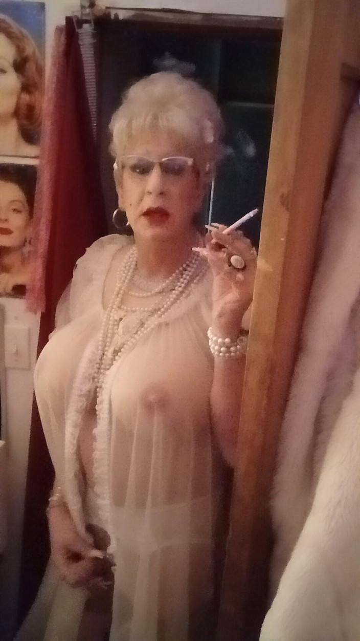 Mshollbrook: Nuits chaudes en lingerie