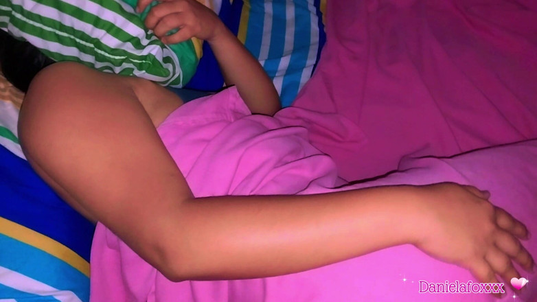 danielafoxxx: Zábava s macechou o půlnoci v jejím pokoji