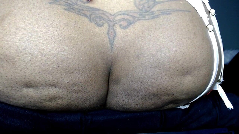 Maeling: Tiny Ebony Shrunk Boss Facesitting and Ass Crushing