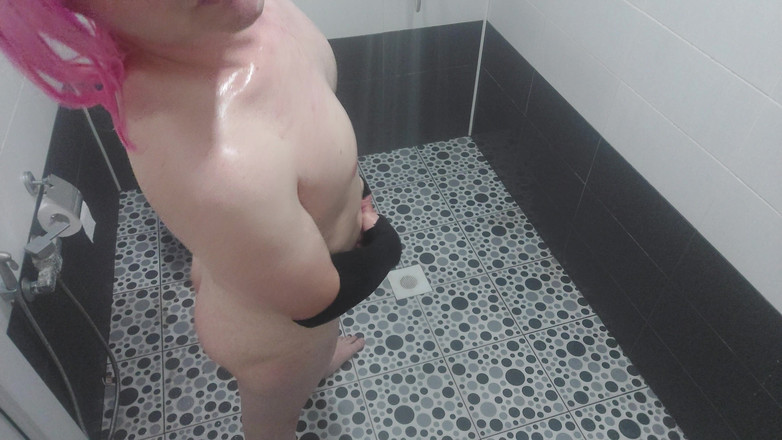 Kitty_Cross: Culo trans bianco delizioso corpo sinuoso flirta sul pavimento del...