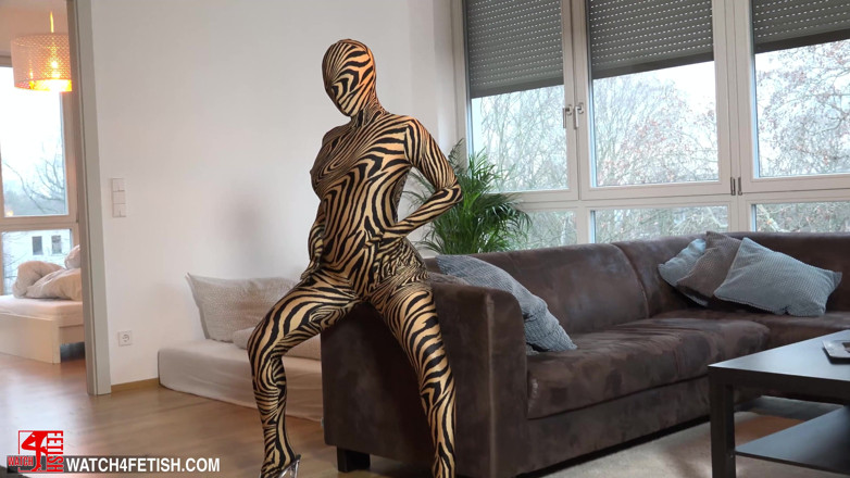 ZentaiDolls: Wieczór telewizyjny w zentai