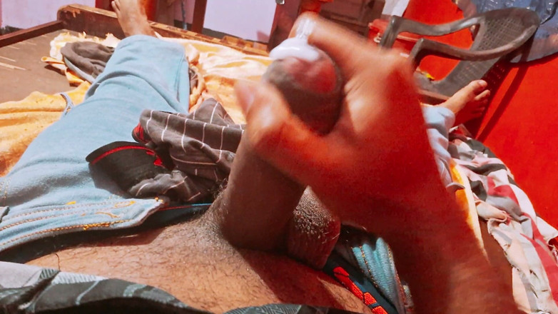 darksiders_eyes_love: Handjob amatur ayah tiri melancap dengan batang besar