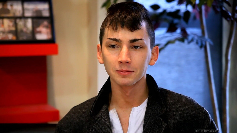 Lollipop Twinks: Ragazzo magro parla al lavoro