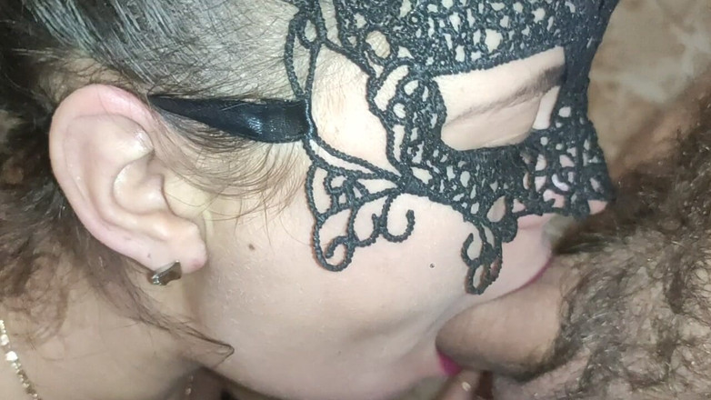 DirtyLubov: Obciąganie w łazience w czarnej masce