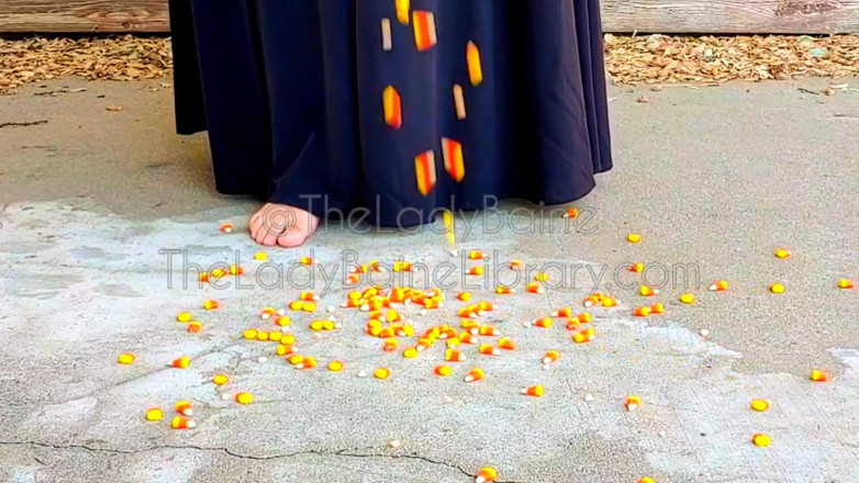 TheLadyBaine: SSBBW barefoot demoness candy corn crushing