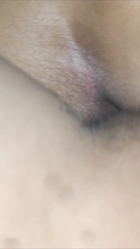 Orta yaşlı seksi kadın pequena e apaixonada deixa seu homen fazer o que quiser com o cuzinho