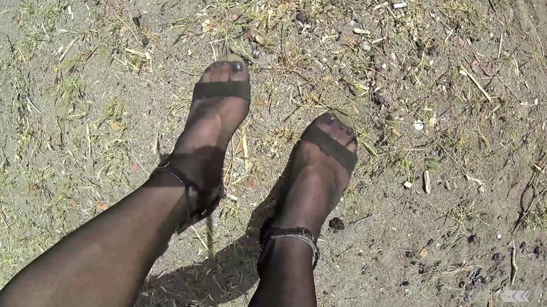 Nylondelux: Shiny Pantyhose Show at Historical Place
