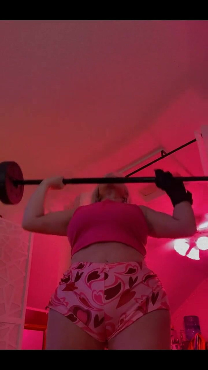 PaintedRose: Att lyfta för att bygga muskler fortsätt framåt.