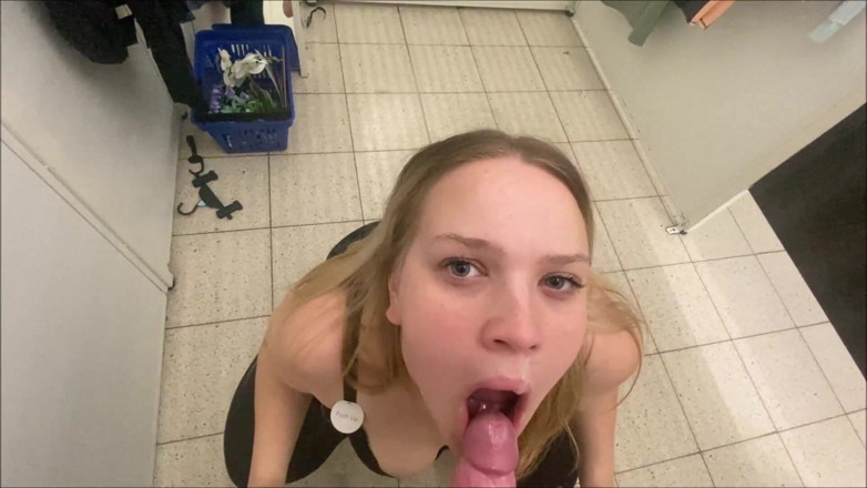 Bootyass Girl: Szybkie obciąganie w szatni Tesco