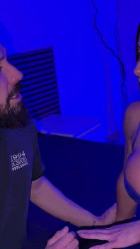 胸の大きいブラジル人の友達がナンパのレッスンをしてくれて、そのご褒美としてセックスすることになった - ルイサ・マルカート