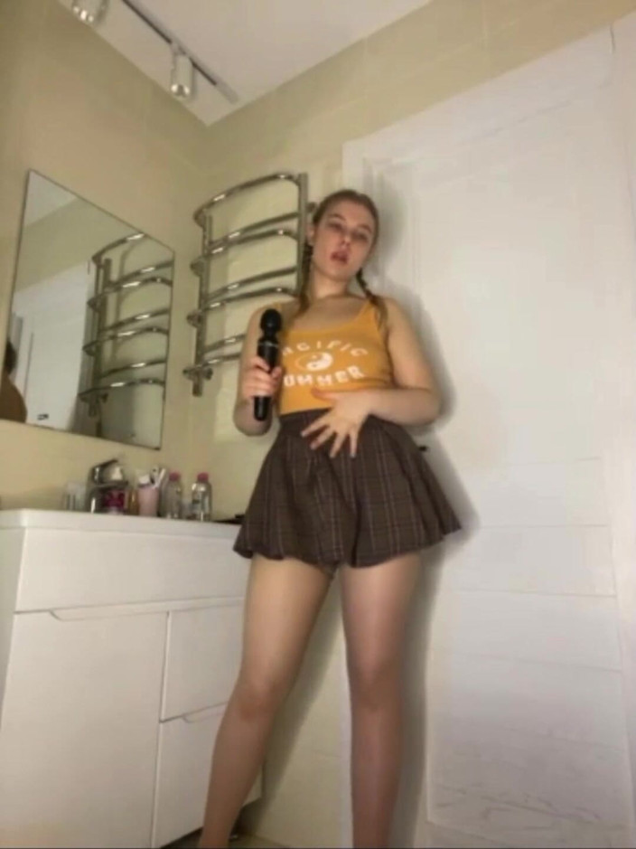 JuiceLussie: My Stepsister Fucking with Big Dildo in Bathroom