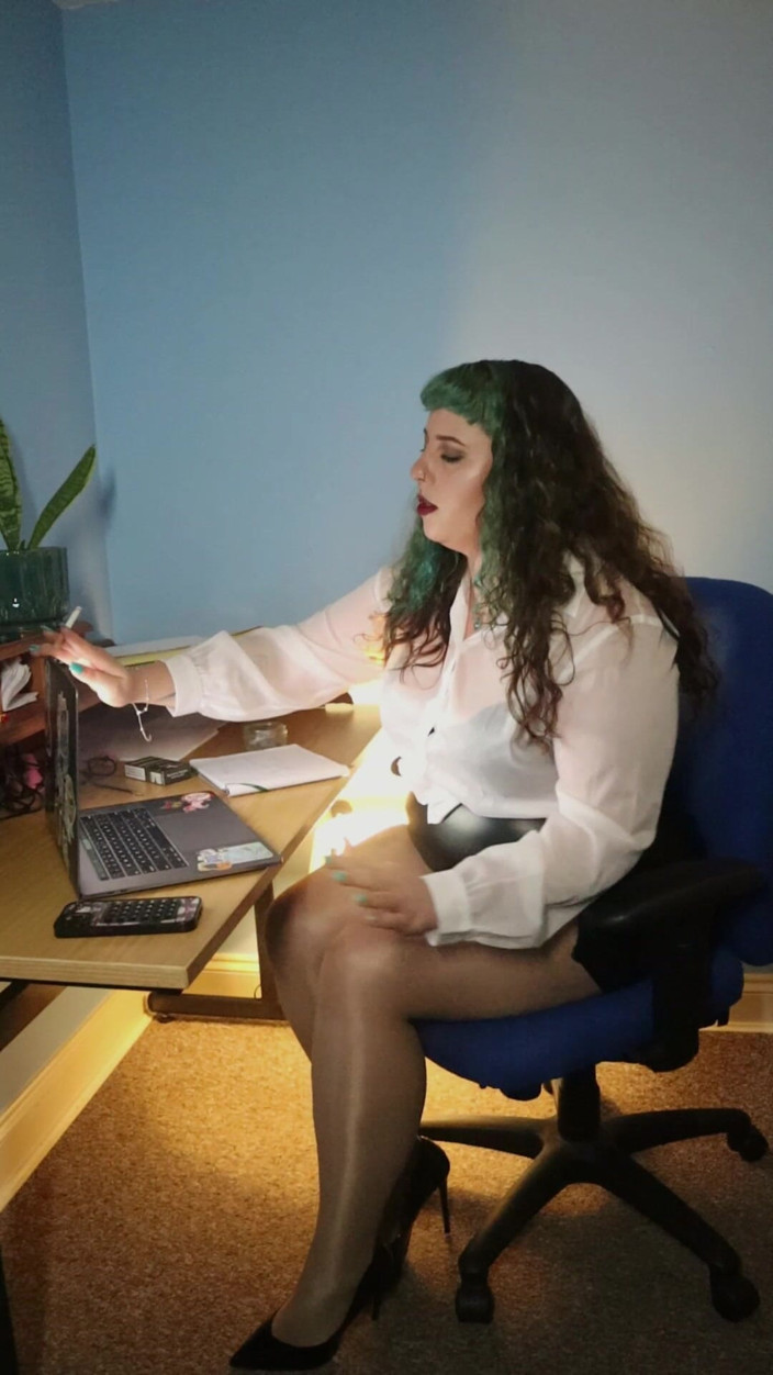 Goddess Kinx: Releasing.. Frustration at the Office