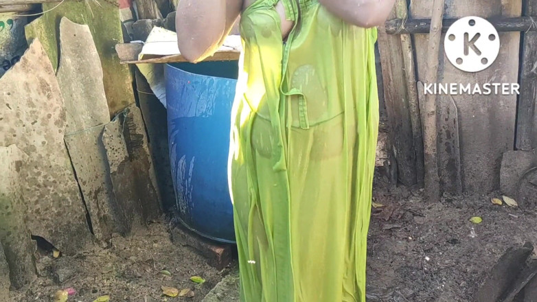 Anita yadav: India esposa en casa bañándose tetas calientes y calientes
