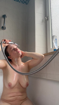 Heiße Blondine Rasiert Sich