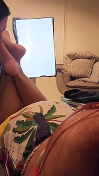 Bohyně Kiffa sexy sténá v potěšení s uctíváním nohou - vlastní video - sání nohou, lízání chodidel a dávení