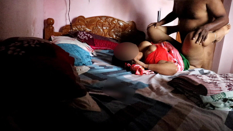 Black & white desicat: 사리 보지의 거유 인도 주부 손가락