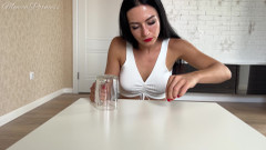 Princess Monica: La gigantessa-executrix mangia e passi su piccoli uomini a piedi...