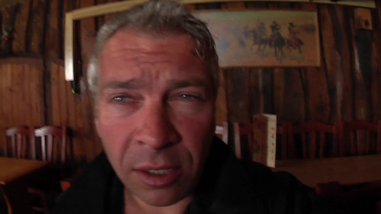 Old & Young: 늙고 젊은 - 공공 장소에서 두 남자에게 따먹히는 거유 갈색 머리, 신음하는 걸 지켜봐!