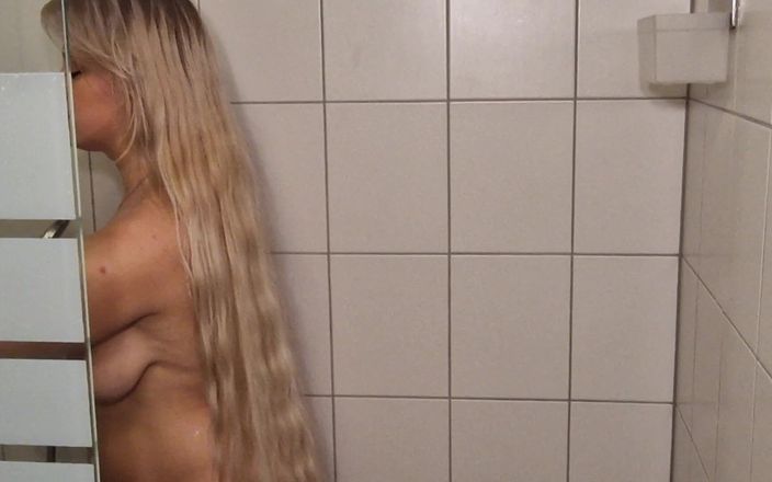 Anna Lynx: Squirting in der dusche