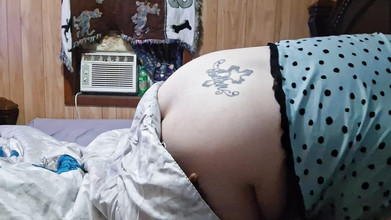 Sloppylynn: Lynn selamba di atas katil yang basah dan panas