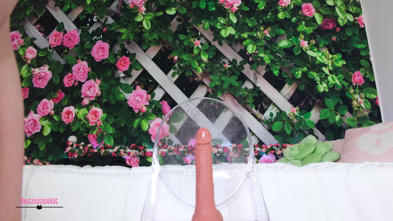 Destination Kat: Je me faufile à la soirée de ta copine