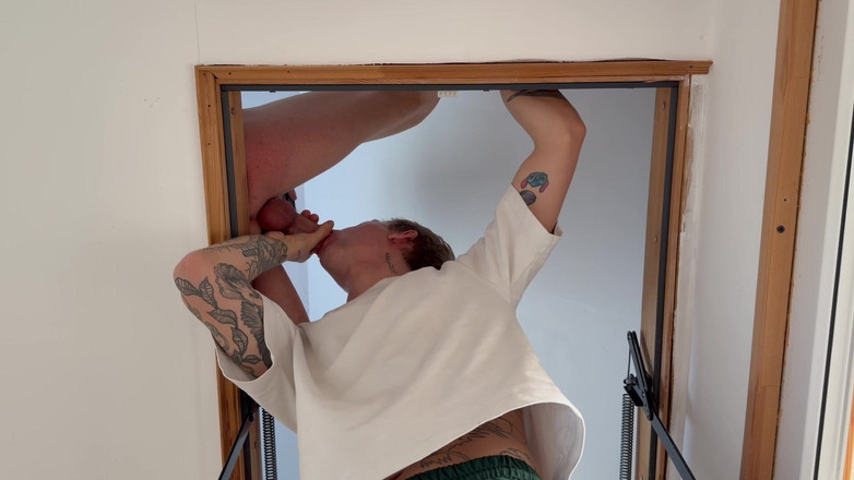 Ethan Lestray: かわいい男が大きなチンコをしゃぶり、アナルに入れて、セックスして射精する