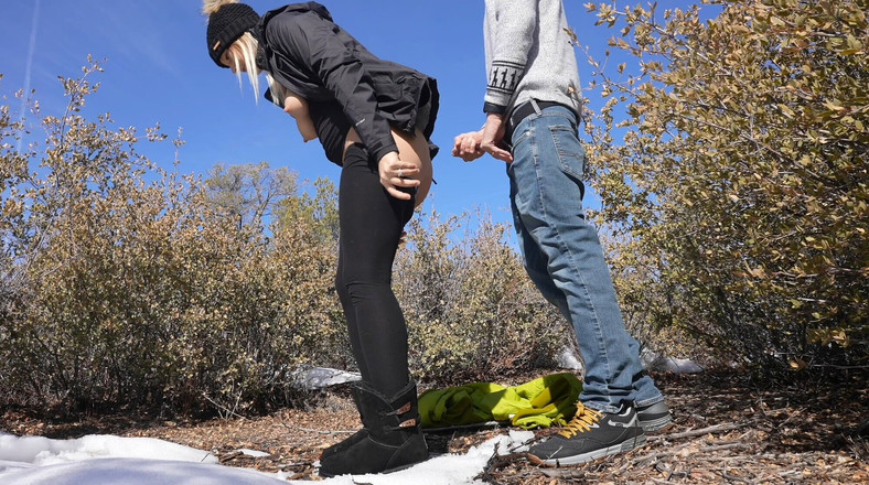 Mya Lane: Seks di luar ruangan di salju! Pantatku dicrot sperma banyak...