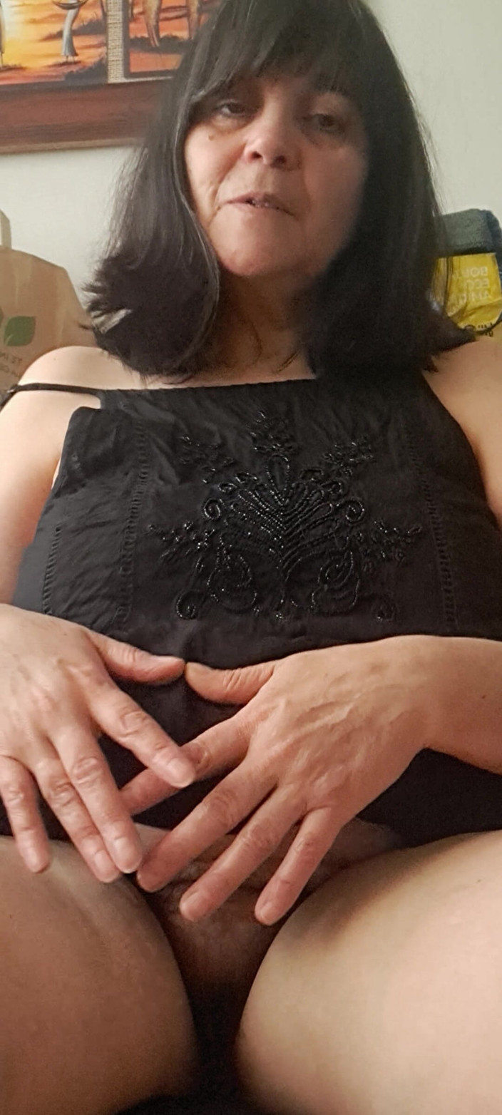 Mommy big hairy pussy: Mature Mom with a Hairy Pussy