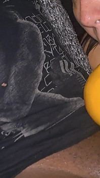 Dando grande cazzo nero incredibile pompino grapefruit accarezzando il suo cazzo gemendo e gemendo