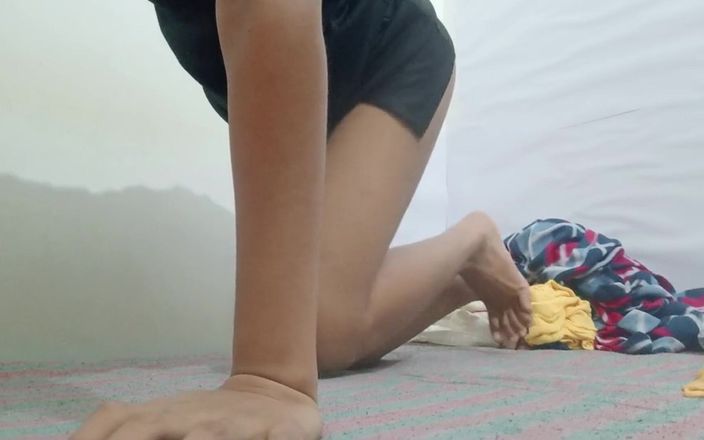 desigirl93: Murid imut india lagi asik fingering memeknya sampai orgasme sama...