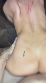 Creampie et j’ai éjaculé une nymphomane rousse, fait du yoga et me l’a montré avec son sexe spectaculaire