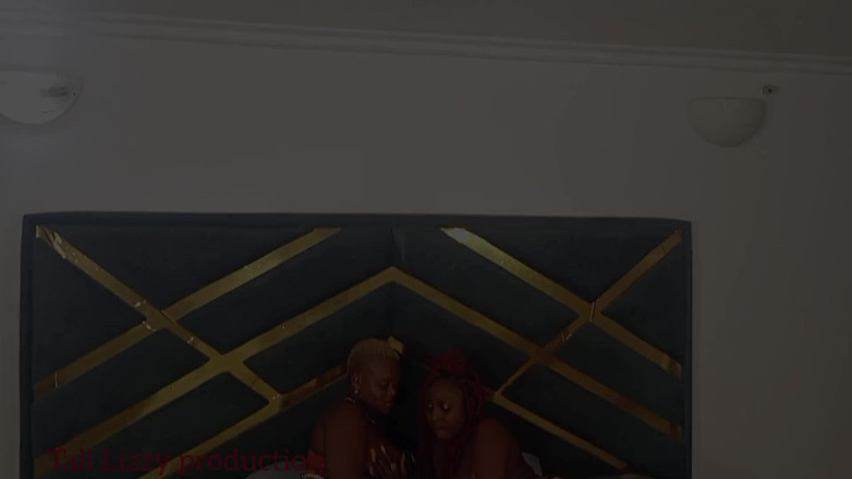 Tall_lizzy23: Kwam binnen bij mijn 2-staps lesbische zus, dus ik help ze...