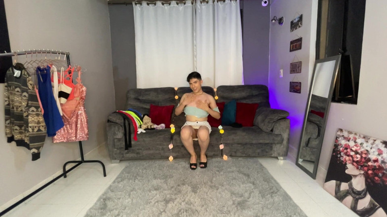 Diego latinboy: Maminsynek używa ubrań przyrodniej siostry