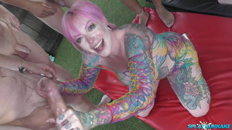 100% Amateur Gangbang and Bukkake from the UK!: Bukkake verdaderamente increíble con chicas entintadas Piggy y Rosa - parte 1