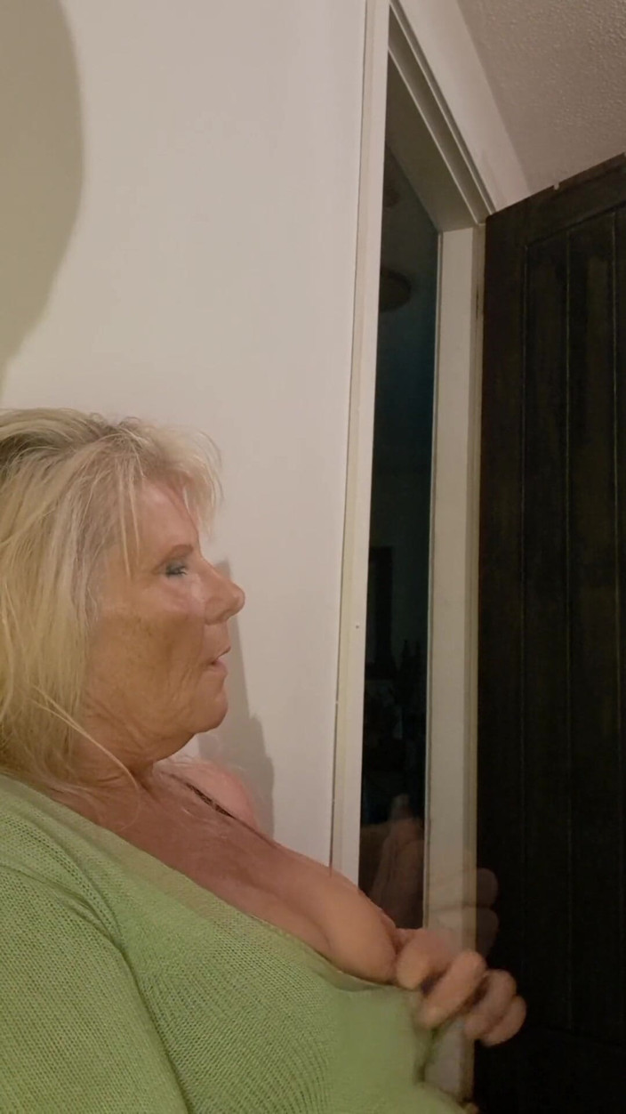 Milf-T: Sexy oma laat hem Cum.mp4