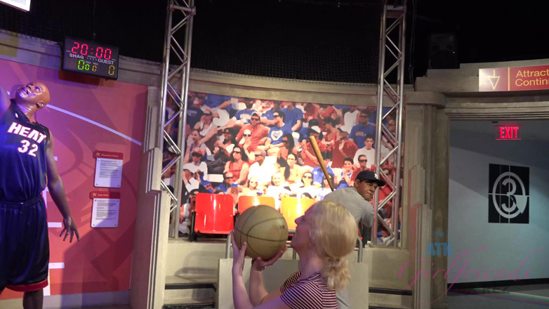 ATK Fans (Girlfriends): Vacanze virtuali a Las Vegas con la troia bionda Bonnie...