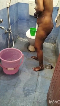 Tamilisches paar badet doggystyle